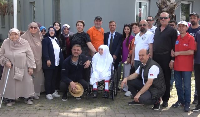 Bursa'da doğuştan engelli Fikriye'nin kutsal topraklar rüyası gerçek oldu