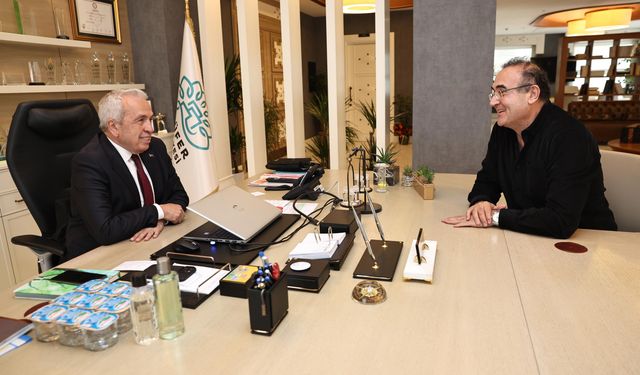 Sunay Akın Eczacılık Kültürü Müzesi’ni Başkan Şadi Özdemir’e anlattı