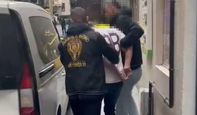 Beyoğlu'nda restoranda askeri üniforma ile müşterilere servis yapan şahıs tutuklandı