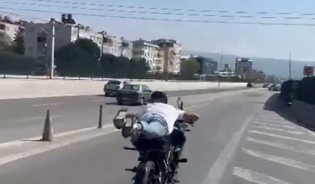Bursa'da motosikleti yatarak kullandı