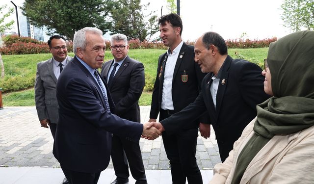 Başkan Şadi Özdemir'den şehit yakınlarını ve gazileri ziyaret etti