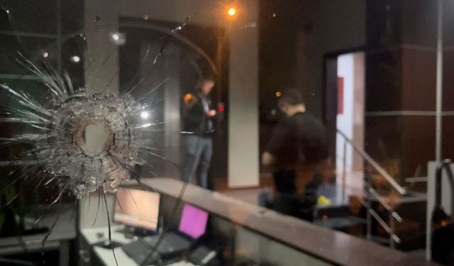Bursa’da holding binasına 43 el ateş edildi