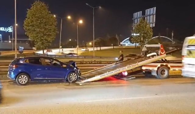 Bursa'da terlikle araç kullanan sürücü kaza yaptı