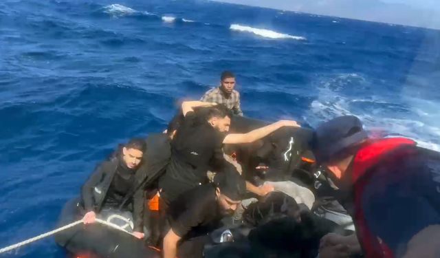 Datça açıklarında Yunanistan’ın geri ittiği 27 düzensiz göçmen kurtarıldı