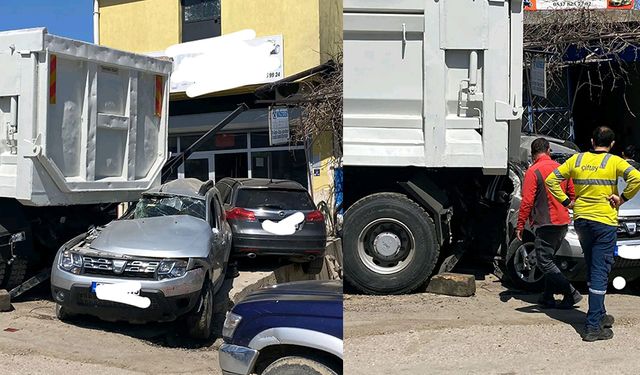 Kayseri'de freni boşalan kamyon 10 araca çarptı