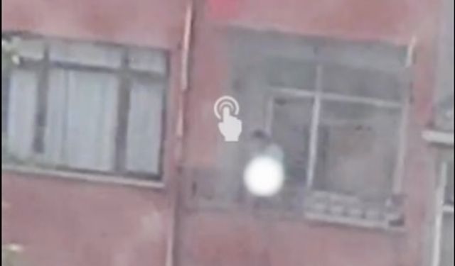 Kadıköy'de bir sapık balkon korkuluklarıyla cinsel ilişkiye girmeye çalıştı