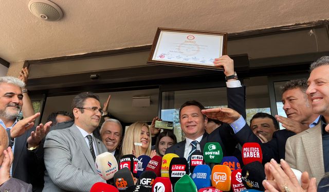 Osmangazi Belediye Başkanı Erkan Aydın mazbatasını aldı 