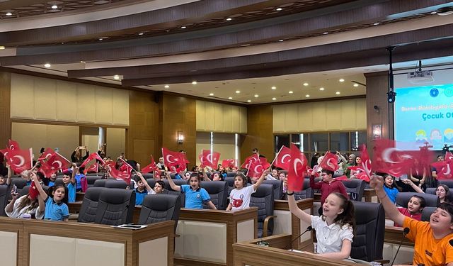 Bursa Büyükşehir Belediye Meclisinde koltuk çocuklara bırakıldı