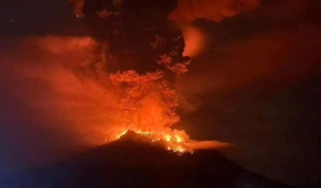 Endonezya’da Ruang Yanardağı nedeniyle 12 bin kişi için tahliye kararı verildi