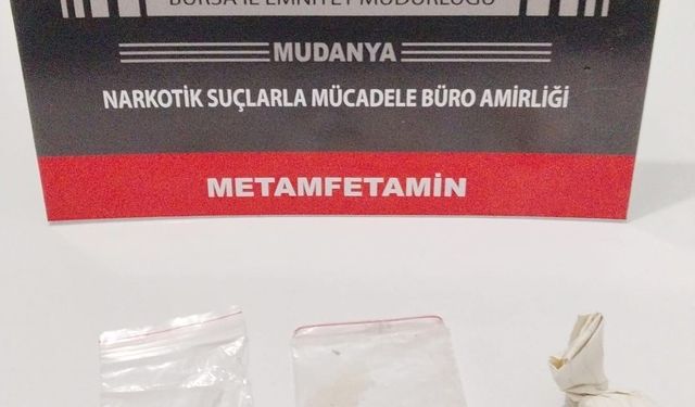 Bursa'da polis, 2 şüpheliyi uyuşturucu maddeyle yakaladı