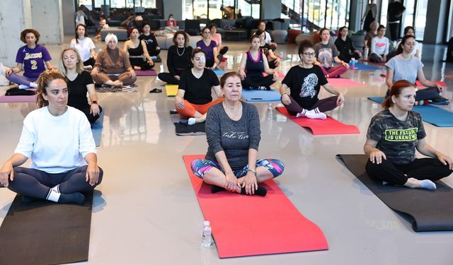 Bursa'da Pancar Deposu’nda yoga buluşmaları devam ediyor