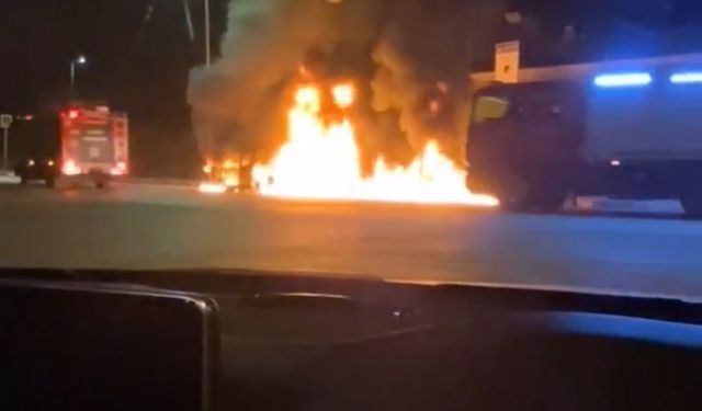 Bursa'da hafif ticari araç alev alev yandı