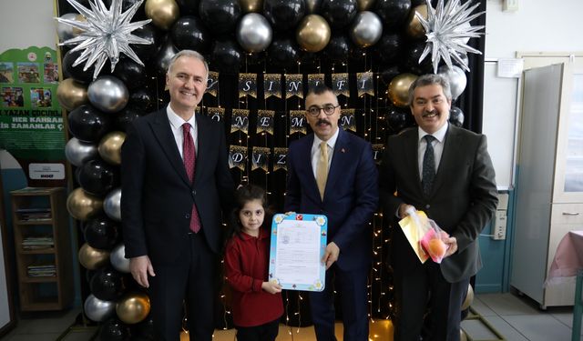 Öğrenciler karnelerini İnegöl protokolünden aldı