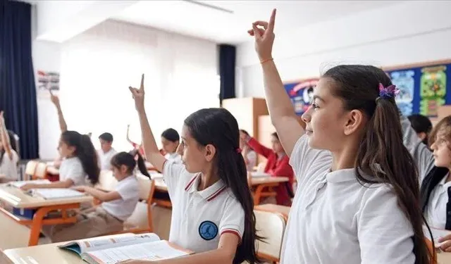 İlkokullara sınıf tekrarı geldi, tenefüs sürelerinde değişikliğe gidildi