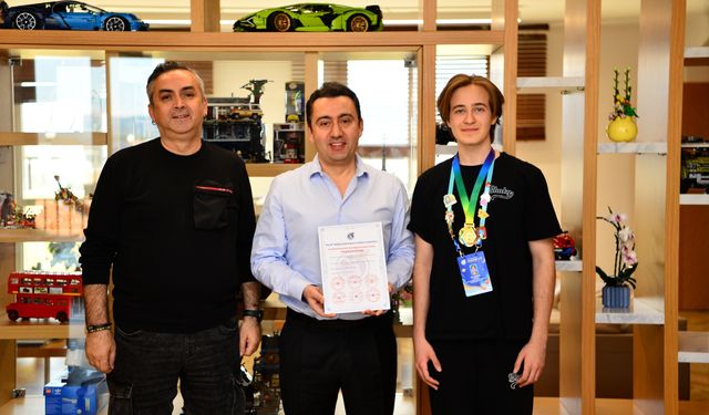 Bursalı öğrenci dünya birincileri arasında