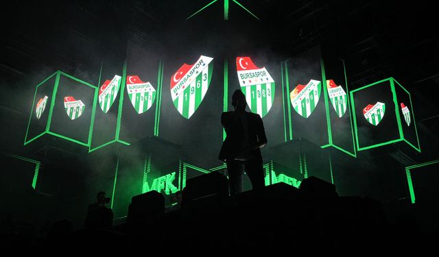 Türk DJ Mahmut Orhan sahneye Bursaspor formasıyla çıktı