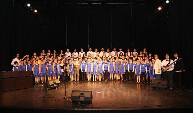 Nilüfer Çocuk ve Gençlik Koroları yıl sonu konserinde büyüledi