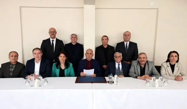PKK silah bıraktı! Kendisini feshettiğini duyurdu...