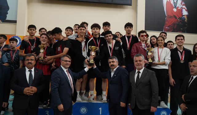 77 okuldan 4 bin 50 öğrenci sporla buluştu