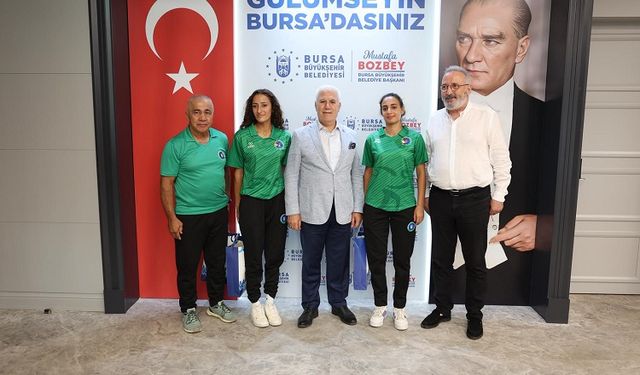 Şampiyon sporculardan Başkan Bozbey’e ziyaret