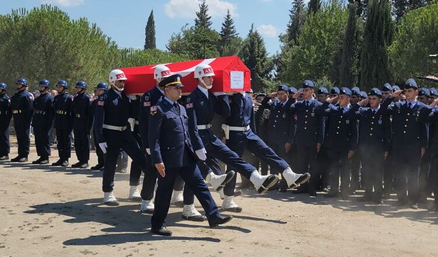 Kara astsubay öğrencisi toprağa verildi