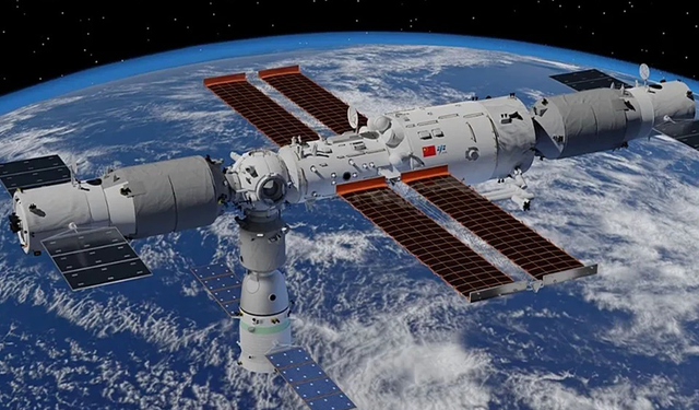 Uzayda mahsur kalan Çinli astronotlar Dünya’ya döndü