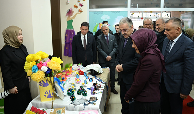 Bursa'da öğrencilerin karne heyecanı