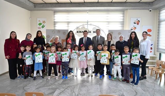 Başkan Aydın çocukların karne sevincine ortak oldu
