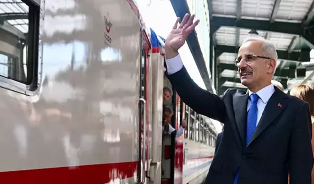 Bakan Uraloğlu: Tiyatro Treni, 4 Mayıs'ta Ankara'dan yola çıkacak