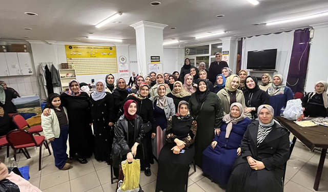 Bursa'da kadın muhtar sözünü tuttu: Kadınlar kahvede, erkekler evde