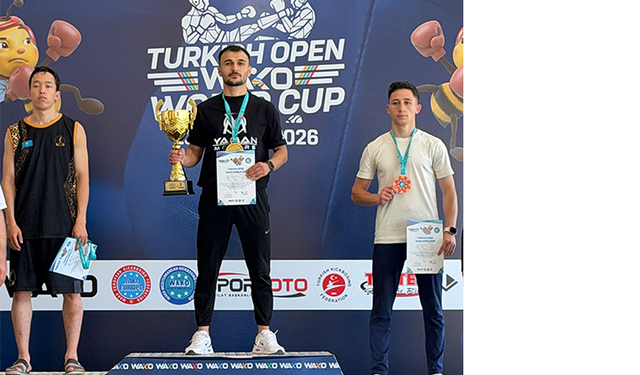 15 yıl önce okul seçmelerinde başladığı kick boksta dünya şampiyonu oldu