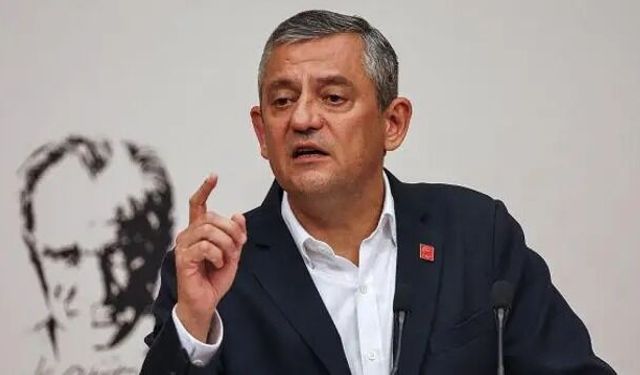 Özgür Özel, CHP Genel Merkezi'nden ayrıldı: "Geri gelmek üzere çıkıyorum"