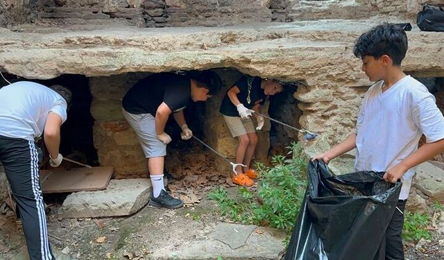12 yaşındaki 12 arkadaş, bisikletleriyle sokak sokak dolaşıp, 3 ayda 40 poşet çöp topladı