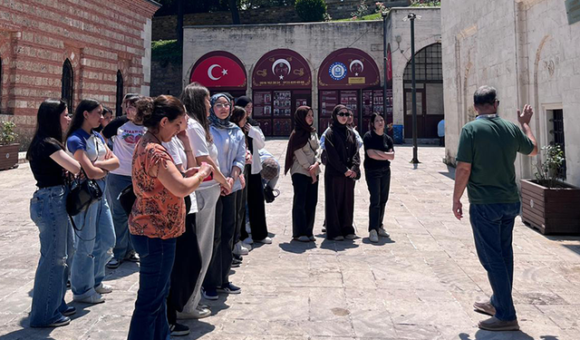 Yıldırımlı gençler tarihi yerinde keşfediyor