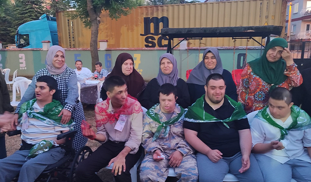 Babaannenin dileği gerçek oldu: Özel bireylere temsili asker eğlencesi