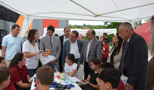 Bursa'da "Bilim Köyümde" projesiyle bilim, köy çocuklarının ayağına gitti
