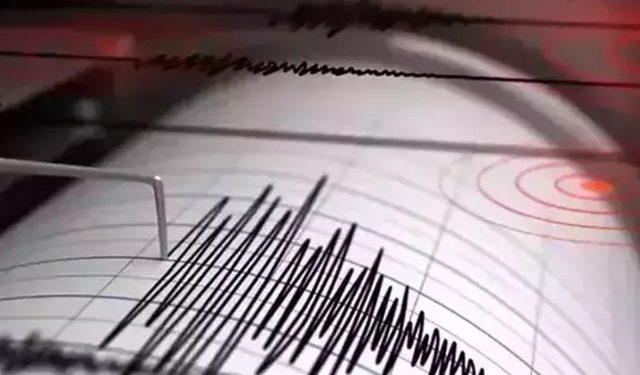 Endonezya'da 6.7 büyüklüğünde deprem