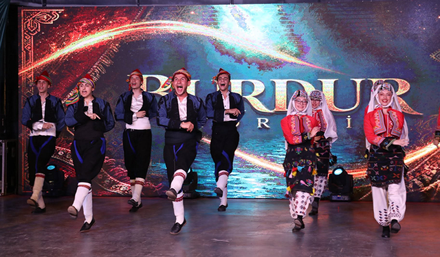 İnegöl Belediyesi Halk Dansları Topluluğu yaza merhaba dedi