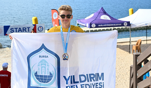 Yıldırımlı yüzücülere milli gurur