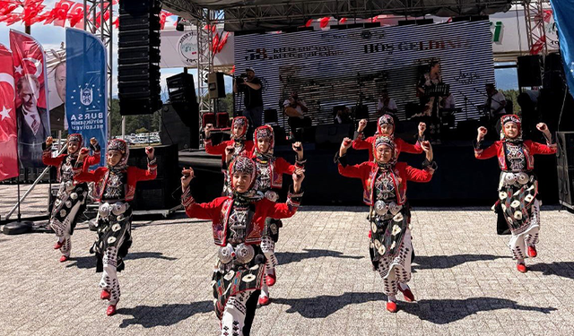 Yenişehir Halk Dansları Topluluğu, Kocayayla Şenlikleri'nde ayakta alkışlandı