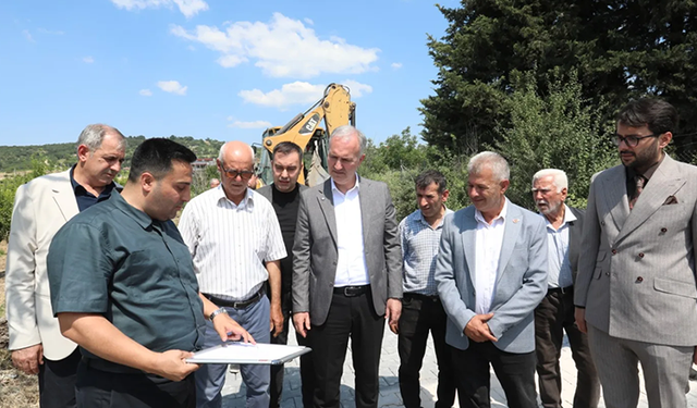 İnegöl Belediyesi’nin kırsalda parke taş uygulamaları devam ediyor
