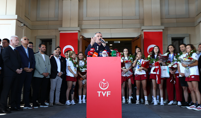Milletler Ligi şampiyonu A Milli Kadın Voleybol Takımı, Türkiye'ye döndü