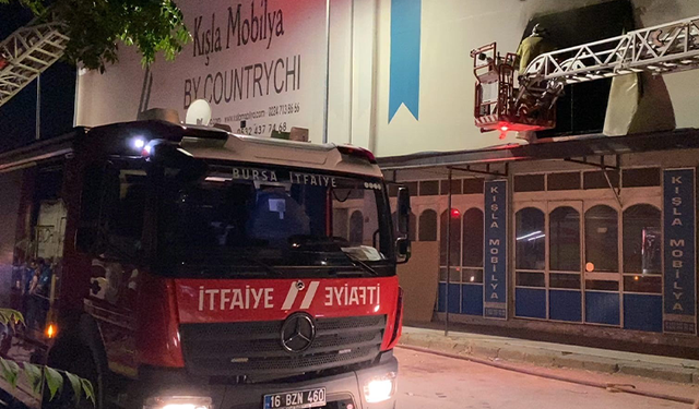 Bursa'da mobilya fabrikasında yangın çıktı