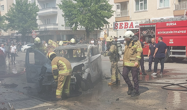 Bursa'da çakmak yüklü araç alev alev yandı