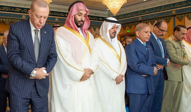 Cumhurbaşkanı Erdoğan, Mekke'de Selman ve Şerif ile cuma namazını kıldı