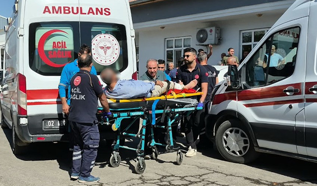 Belediye binası bahçesinde silahlı saldırı: 3 yaralı
