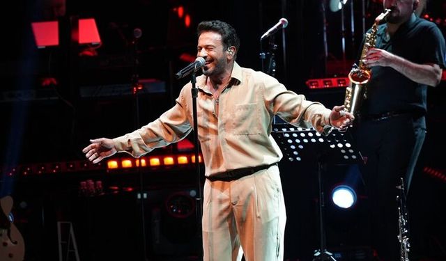 Açıkhava'da Emre Altuğ'dan müzik dolu gece