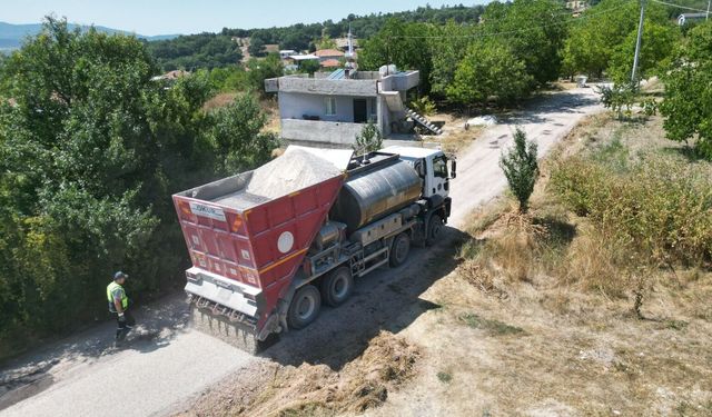 Keles'te yollar hem yenileniyor hem genişliyor