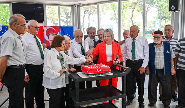 Bursa'da 7'den 70'e zafer sevinci