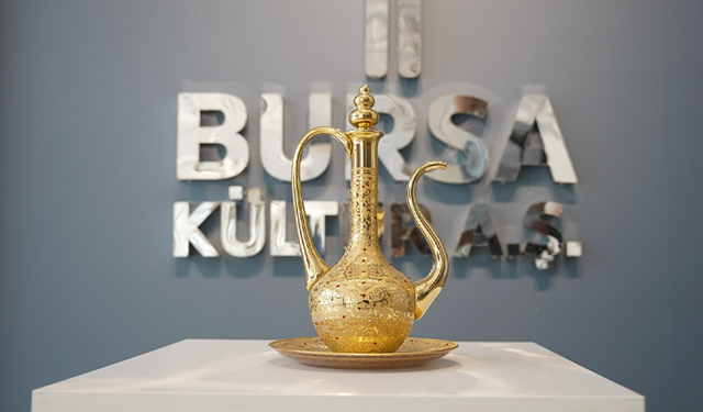 Cam, ustaların elinde sanata dönüşüyor